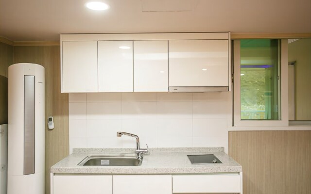 Geumsan Forest White Castle Pension