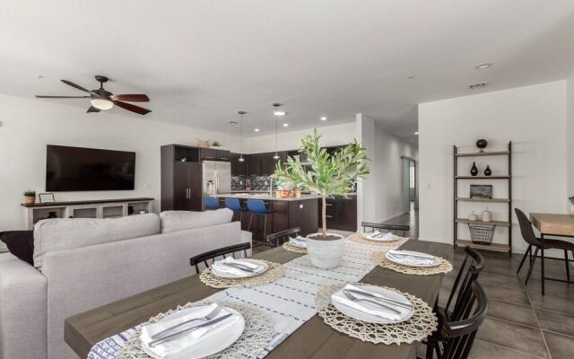 Merlot Gilbert 3 Bedroom Home by RedAwning