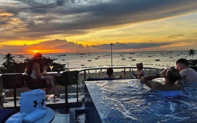 The Globe Hotel Bar and Restaurant