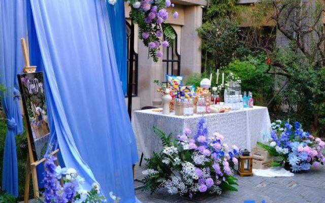 No. 8 Courtyard Homestay (Daming Lake Baotu Spring)