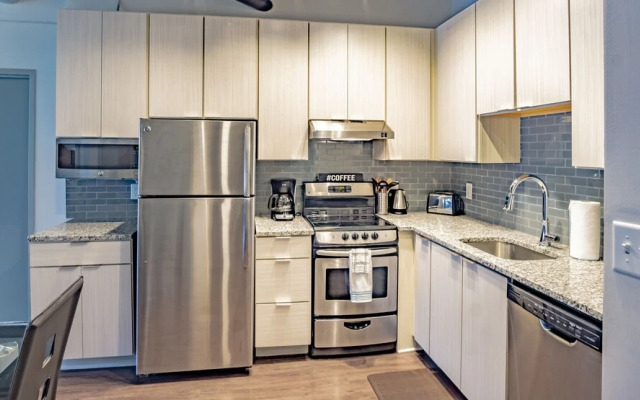 Heaven on Midtown Fully Furnished Apts