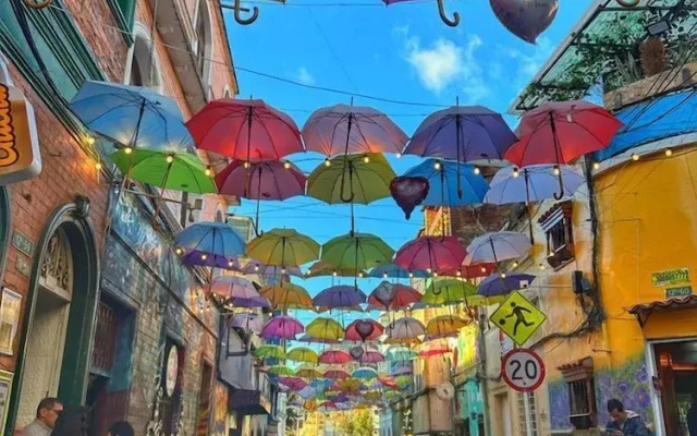 AQUI ME QUEDO here I stay