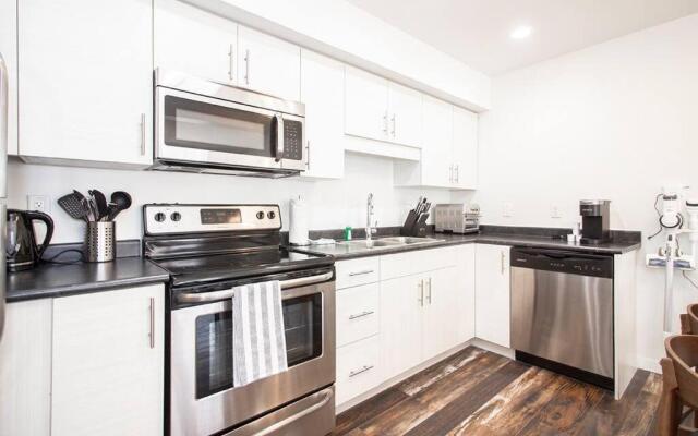 Luxurious 3 Bedroom Townhouse Free Parking and Wifi