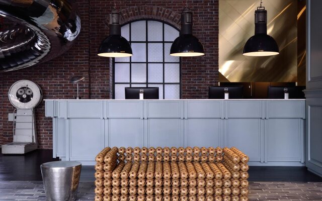 Red Dot Hotel