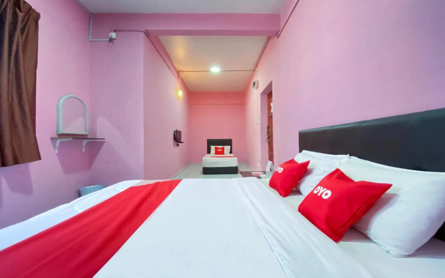Super OYO 90039 Coop Hotel Kangar