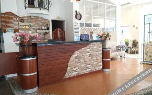 Summer Hotel (Shangchuanfei Beach)