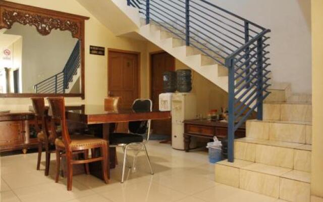 OYO 188 Wisma Nely Murni Guesthouse