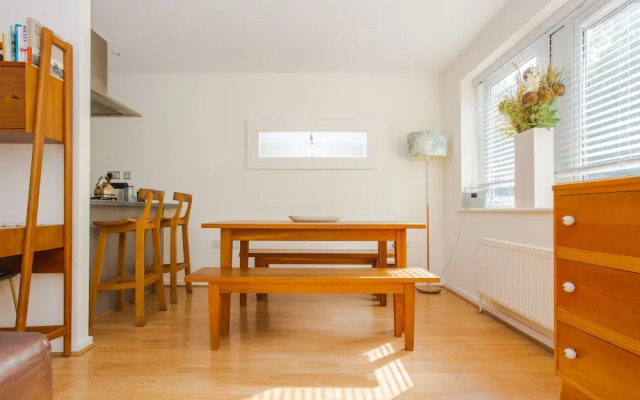 Warm 1 Bedroom Apartment with Balcony