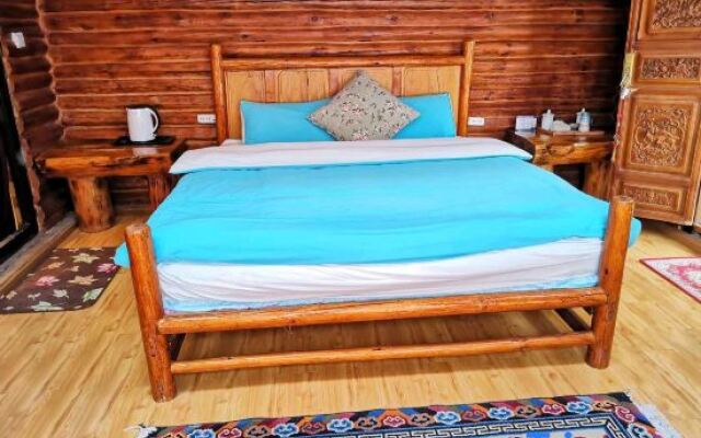 Shangri-La Wangshan Xiaoyuan Inn (Dukezong Ancient City Shop)