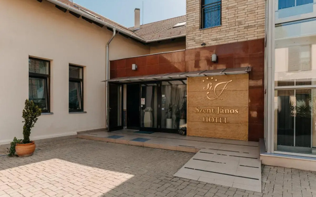 Szent János Hotel