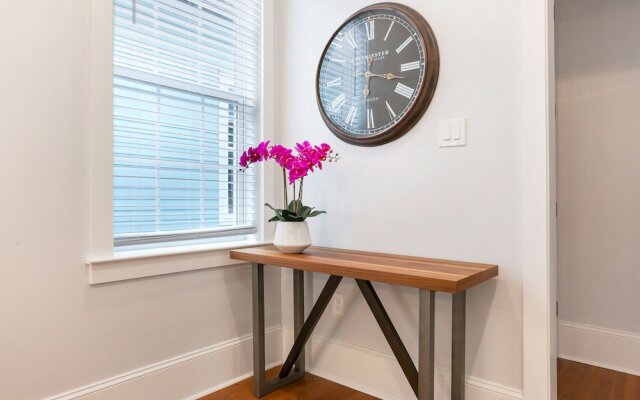 Stunning Modern and Fully-Upgraded 5 BR with Pool