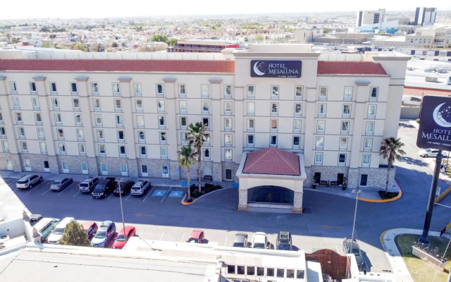 Hotel Mesaluna Near American Consulate