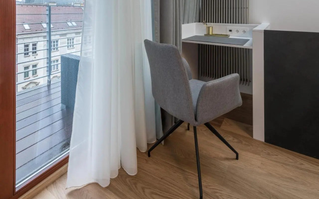Fully renovated stylish duplex in a convenient location