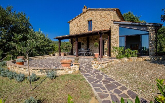 Splendid Villa in Preggio With Swimming Pool