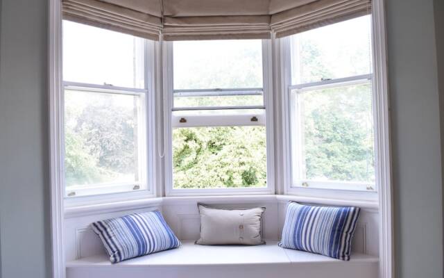 Modern 2 Bedroom Apartment With Views of Clapham Common