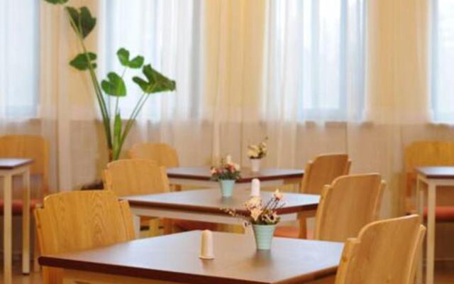 Home Inn JiaoTong University Yishan Rd. XuHui Branch