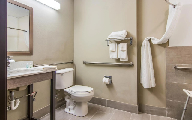 Quality Inn & Suites Grove City - Outlet Mall