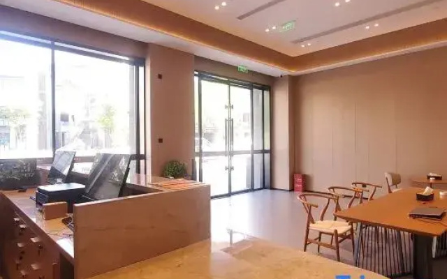 SAINT HOTEL（Chongqing Jiangbei Airport · Baoshu Lake Metro Station)