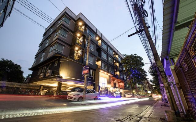 48 Metro Hotel