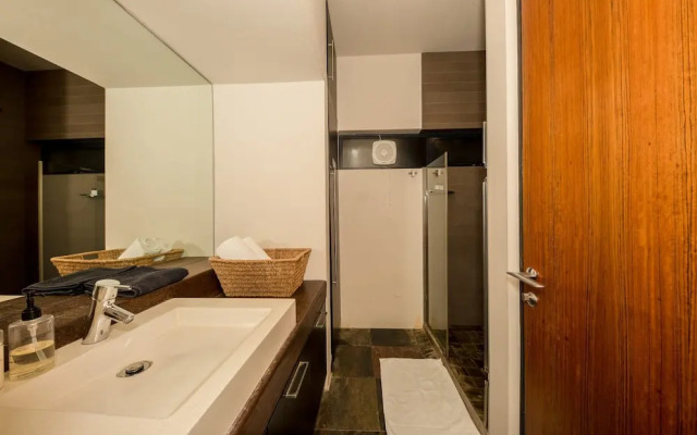 Beautiful Apartment w Deck Stunning Views Rhine Stone