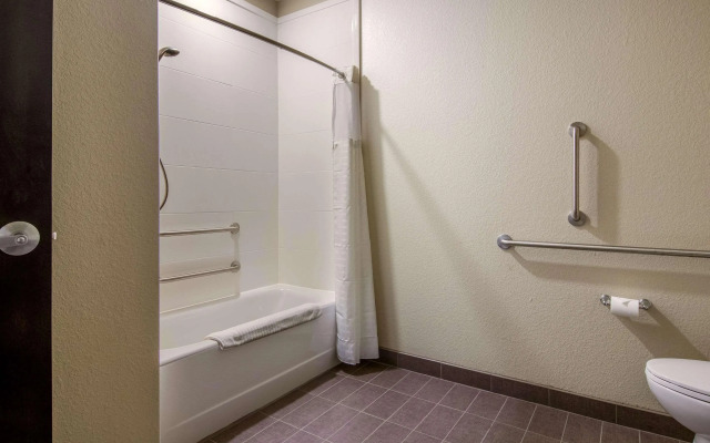 Comfort Suites Brunswick - Clevelend Southwest