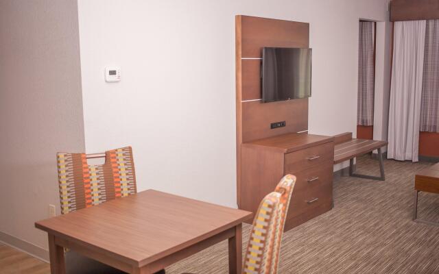 Holiday Inn Express Hotel & Suites, an IHG Hotel