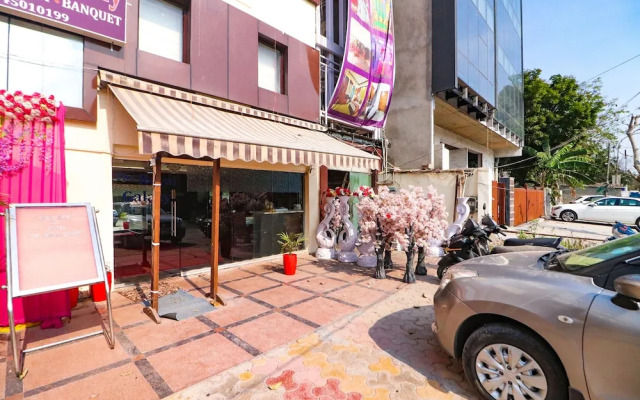 Fabhotel Dwarka Suites