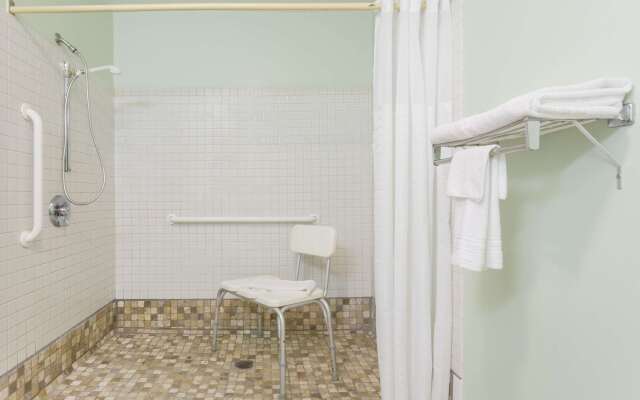 Super 8 by Wyndham Gallipolis Pt Pleasant Area