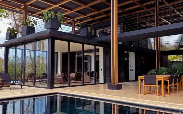 w Spectacular 4BR Villa in Costa Rica