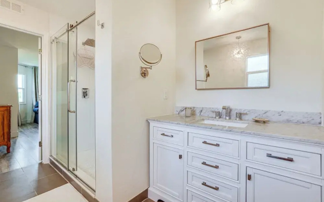 3,200-sq-ft Hideaway 5 Mi to Downtown Sarasota!