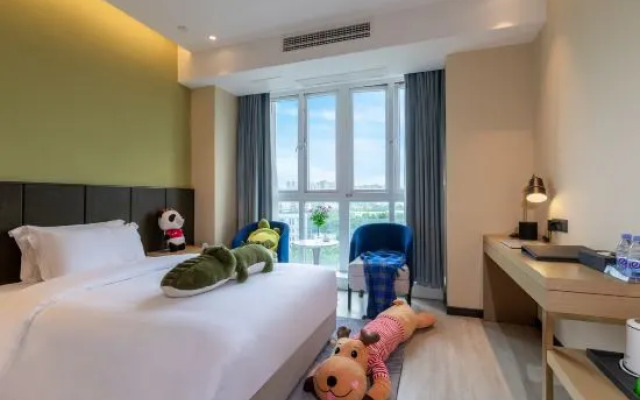 Shiyanhuang Hotel (Chongqing West Railway Station Erlang Subway Station)