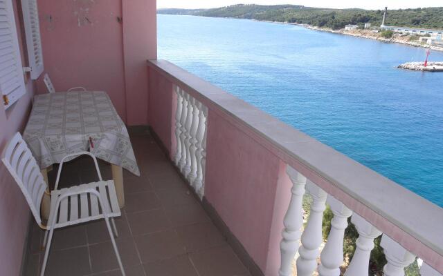 Apartment Svetka - 10m from the sea: A6 Sali, Island Dugi otok