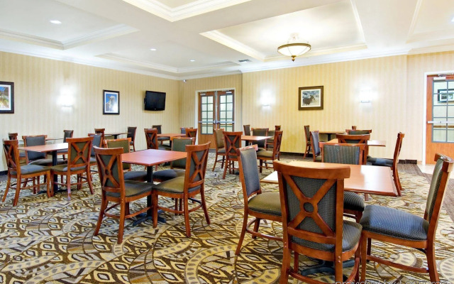Holiday Inn Express & Suites Klamath Falls Central by IHG