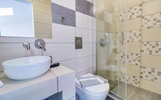 Theros Villas & Suites