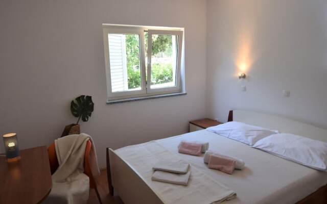 Spacious Apartment in Mandre With Terrace