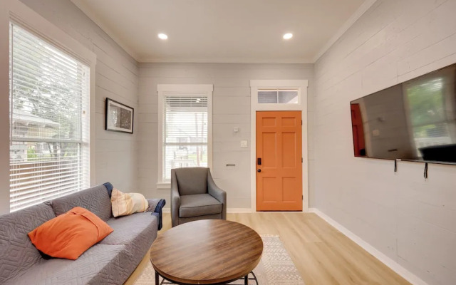 San Antonio Home 2 Mi to Dtwn, Swim Spa!