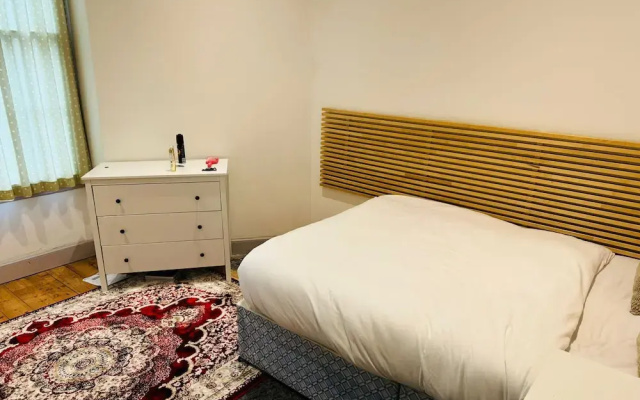 Cozy Edinburgh Apartment Escape