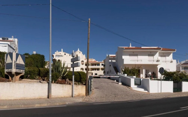 Stunning Olhos do Mar Apt, Albufeira