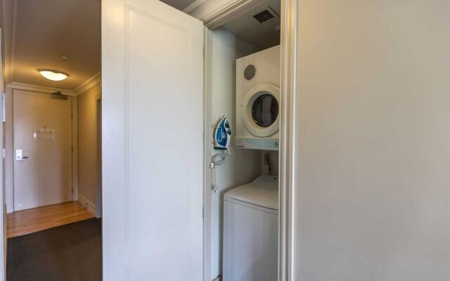 The Beacon - 2 Bedroom Luxe Apartment