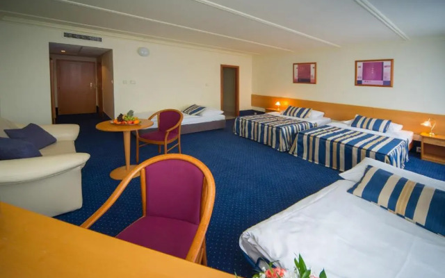 TOP HOTEL Praha & Conference Centre