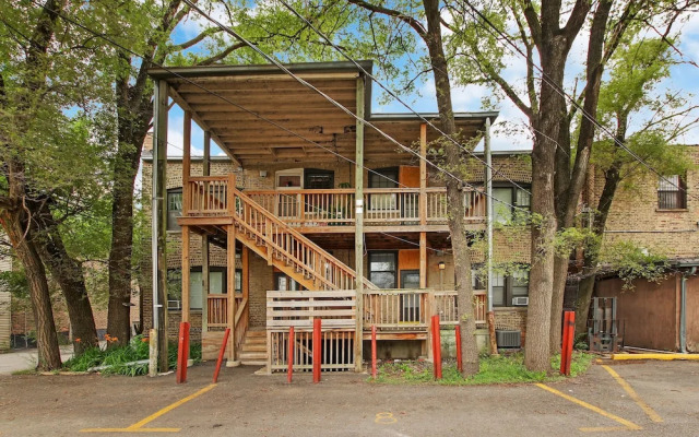 3BR Comfy Apt in Logan Square