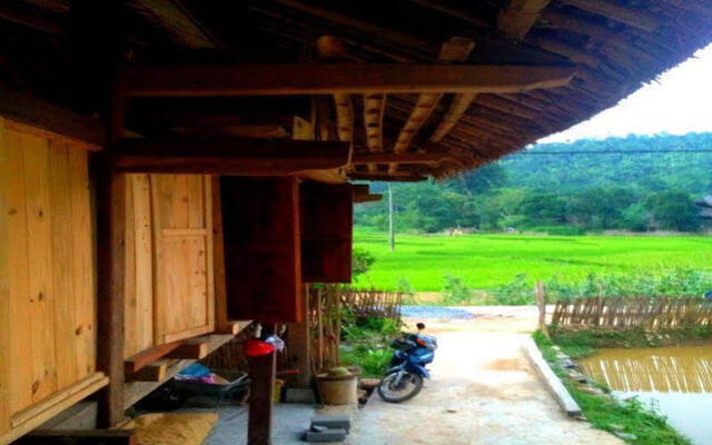 Thon Tha Tay Stilt House