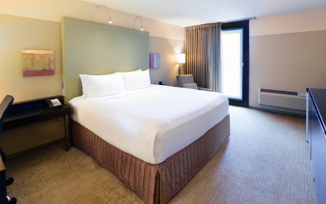 Crowne Plaza Chicago West Loop by IHG