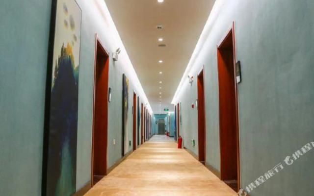 super 8(Guanxian bus station)