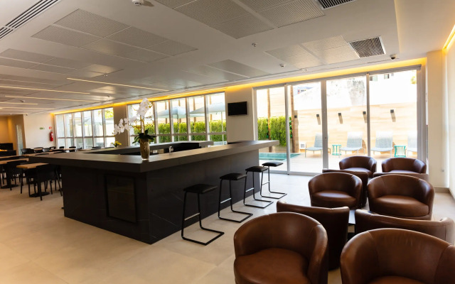 Flix Hotel