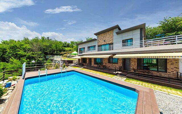 Geoje Mountain & Sea Pension