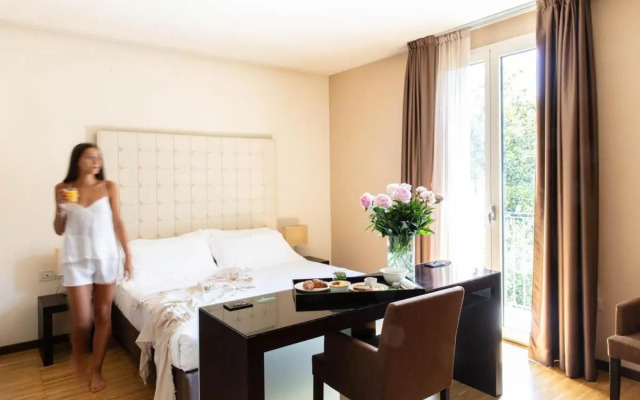 Sweet Hotel
