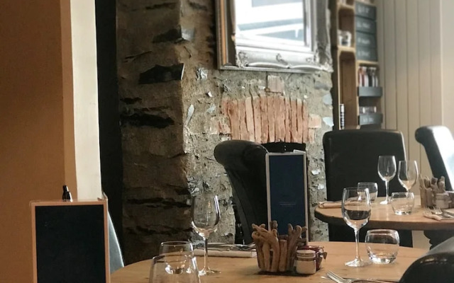 Seabreeze Restaurant with Rooms