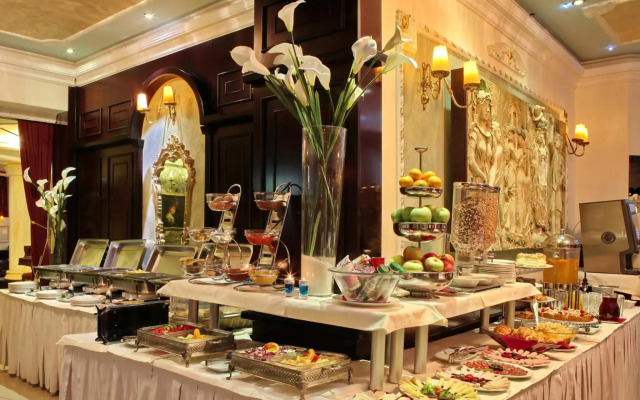 Queen's Astoria Design Hotel