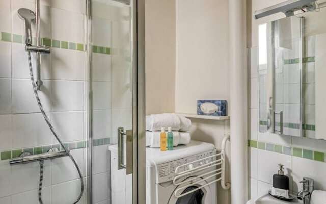 Stunning 2 Bedrooms Apartment - Modern & Cosy